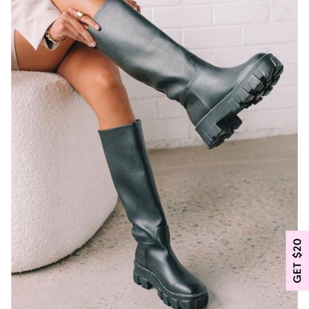 White Fox Boutique Boot size 6